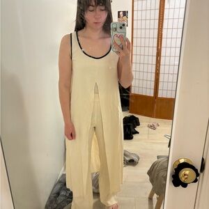 • Cream Sleeveless Tunic and Pants Set •